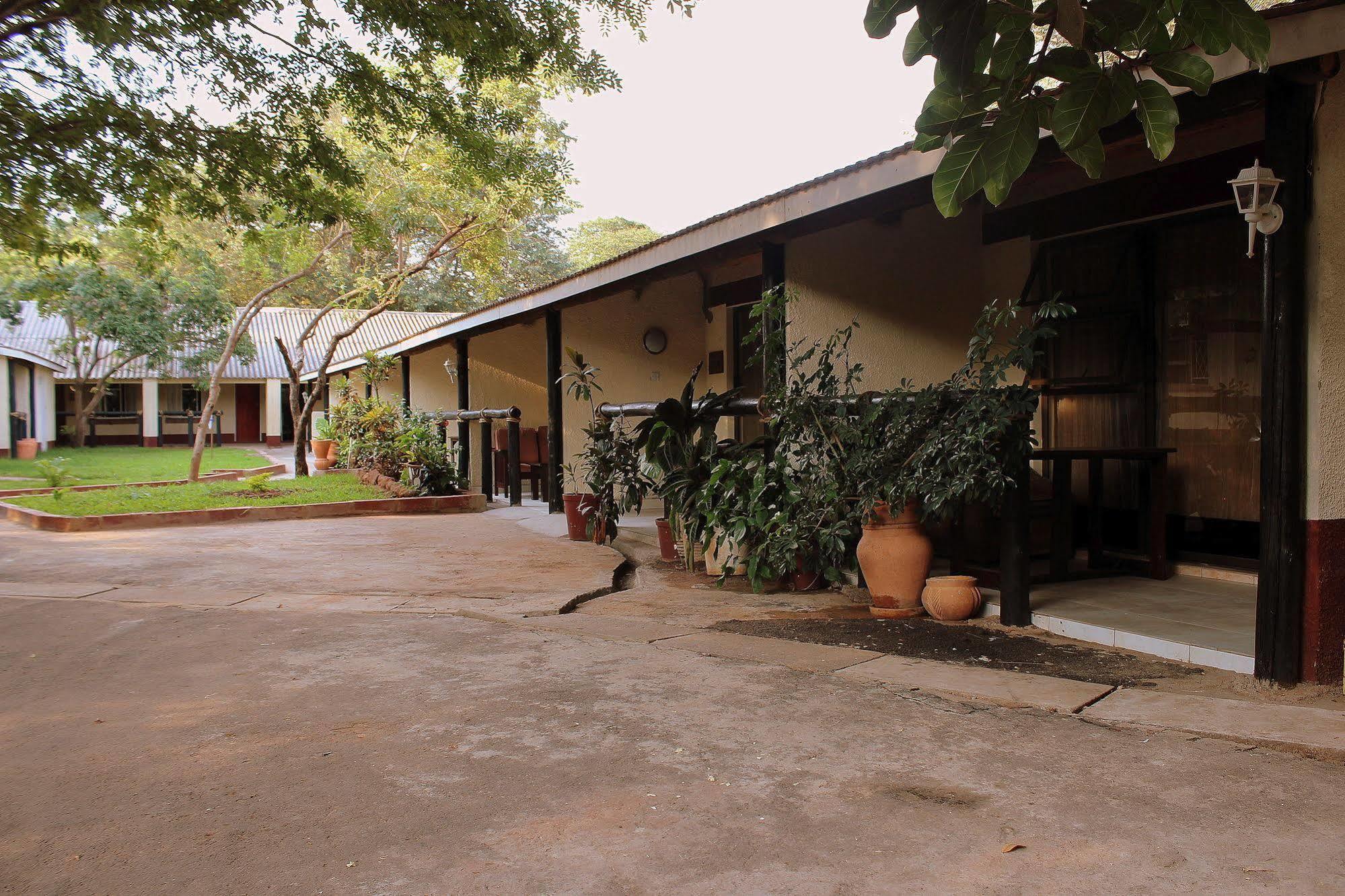 Pamusha Lodge Victoria Falls Exterior photo